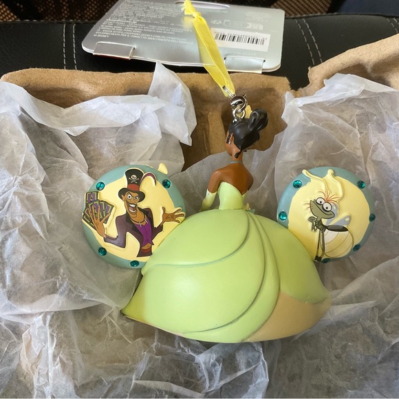 Disney Ear ornament 2023 TIANA BRAND NEW JUST A GORGEOUS PEICE ' - Picture 2 of 4